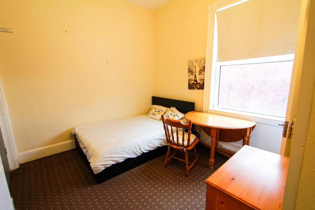 Central Bolton Accommodation エクステリア 写真